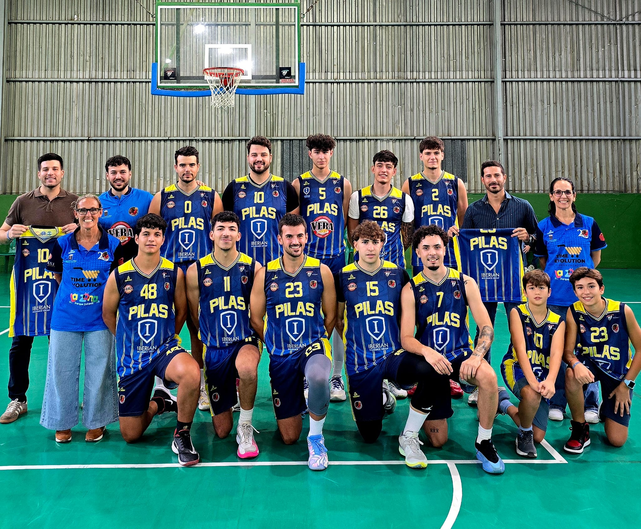 foto del equipo de baloncesto de pilas